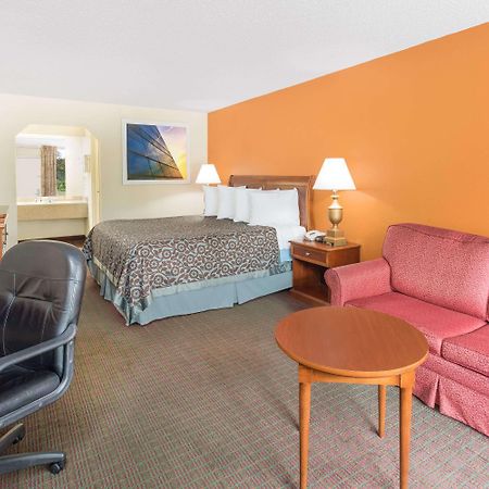 Days Inn By Wyndham Orangeburg South Экстерьер фото