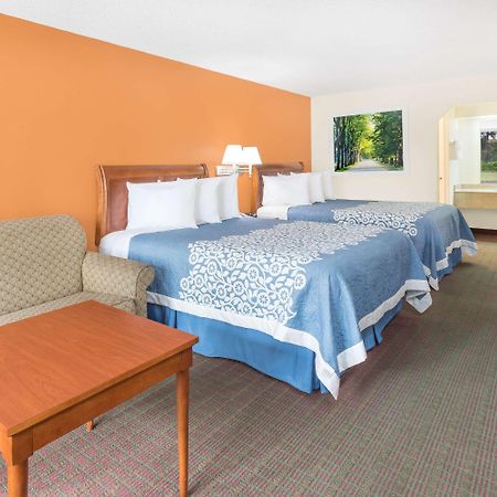 Days Inn By Wyndham Orangeburg South Экстерьер фото