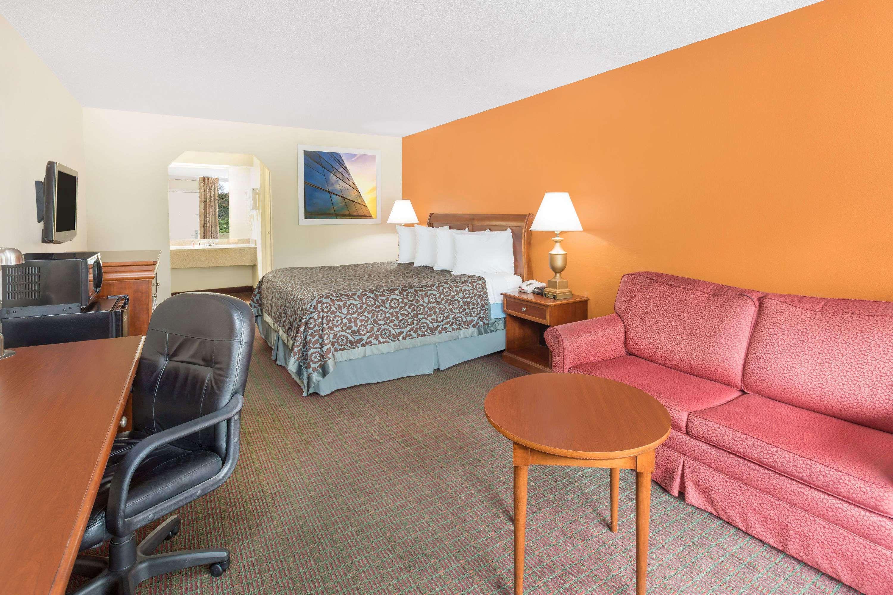 Days Inn By Wyndham Orangeburg South Экстерьер фото