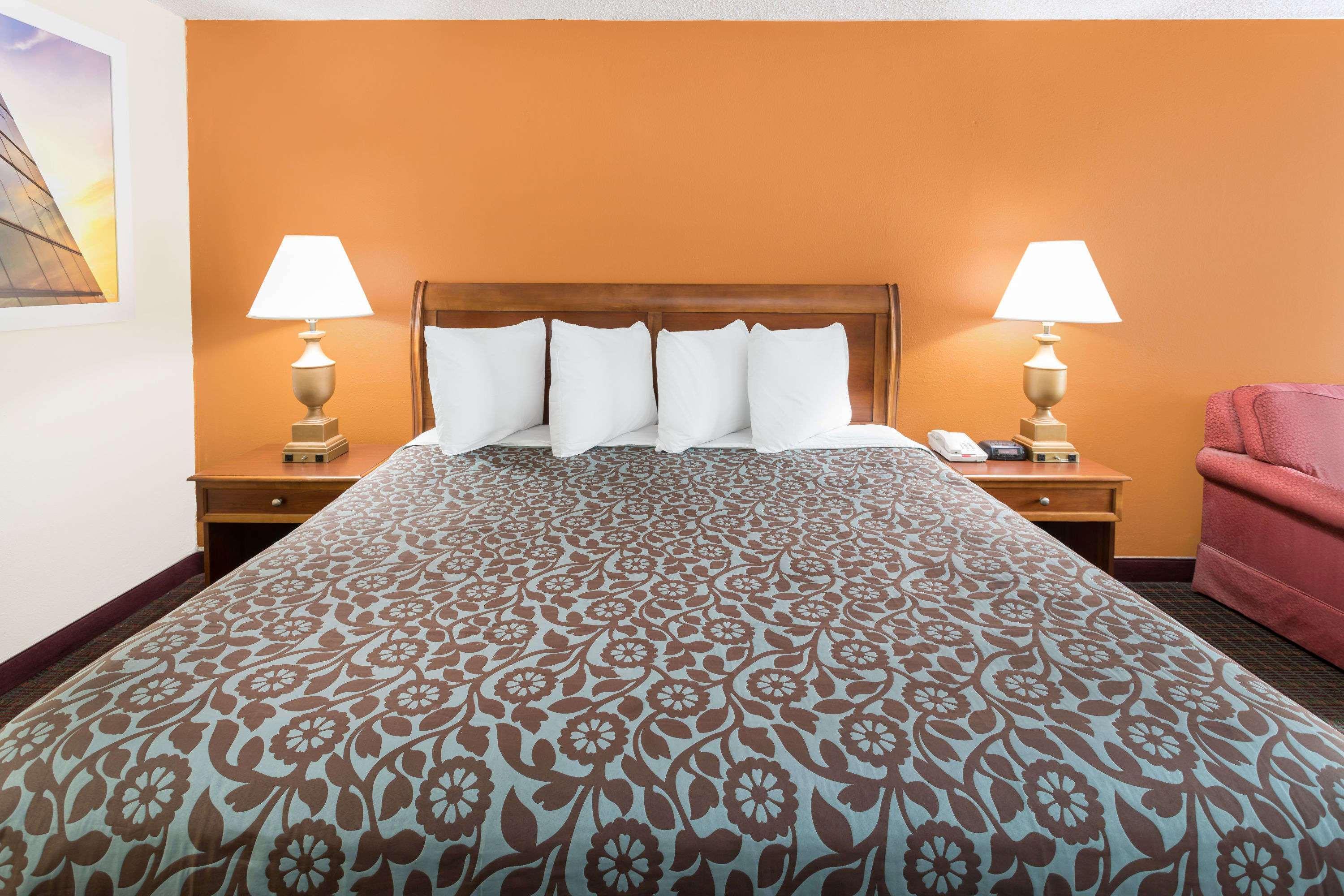 Days Inn By Wyndham Orangeburg South Экстерьер фото