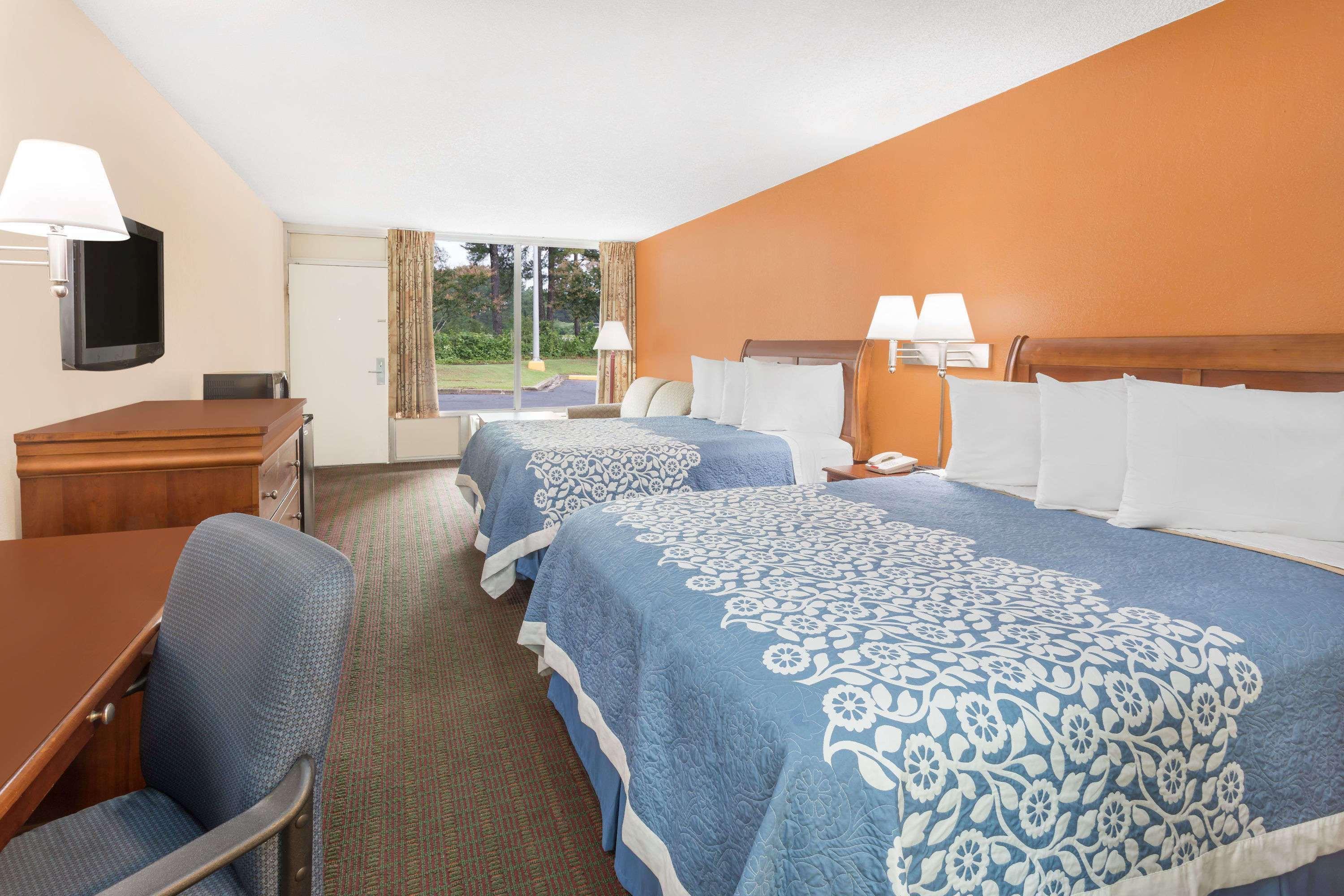 Days Inn By Wyndham Orangeburg South Экстерьер фото