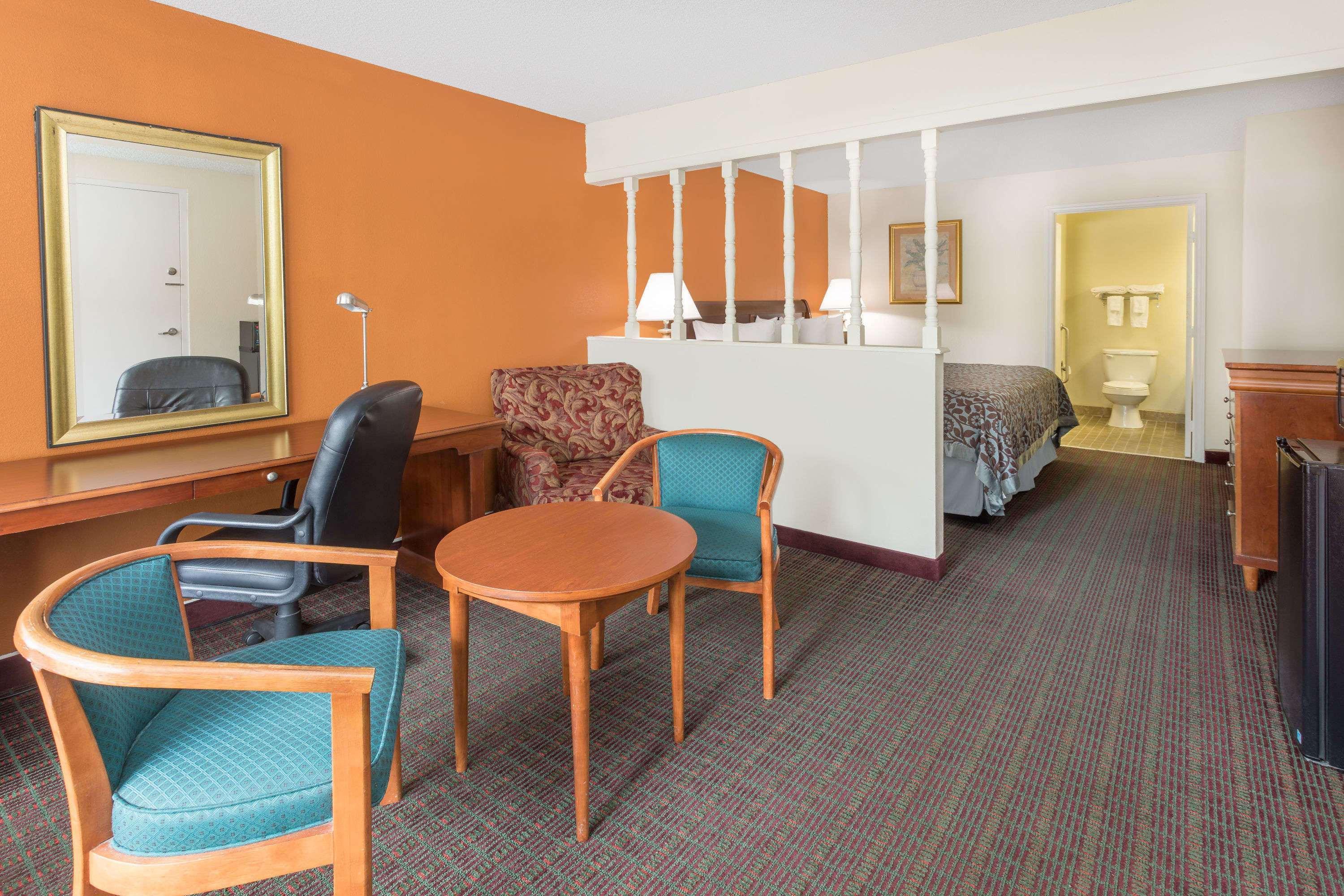 Days Inn By Wyndham Orangeburg South Экстерьер фото