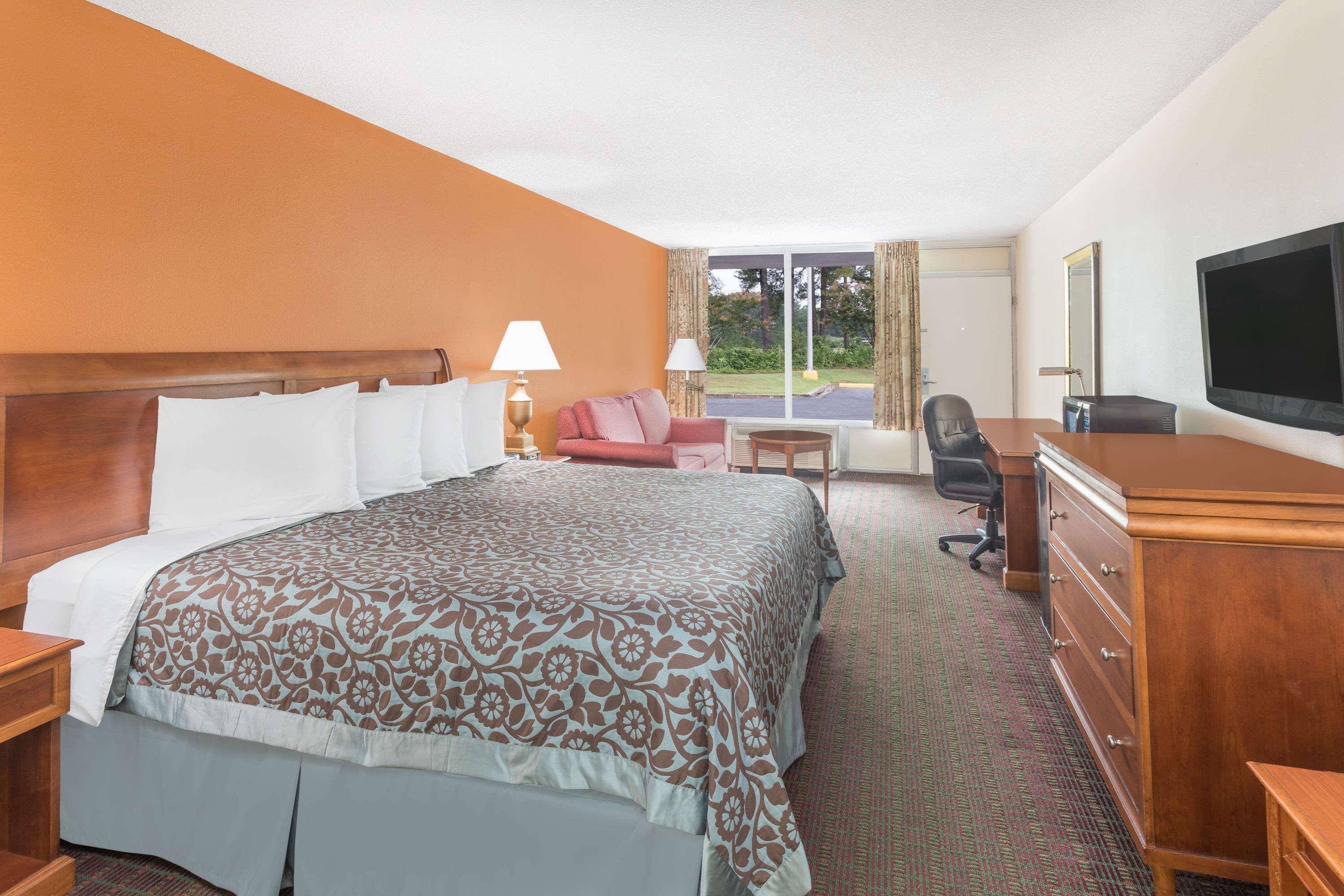 Days Inn By Wyndham Orangeburg South Экстерьер фото