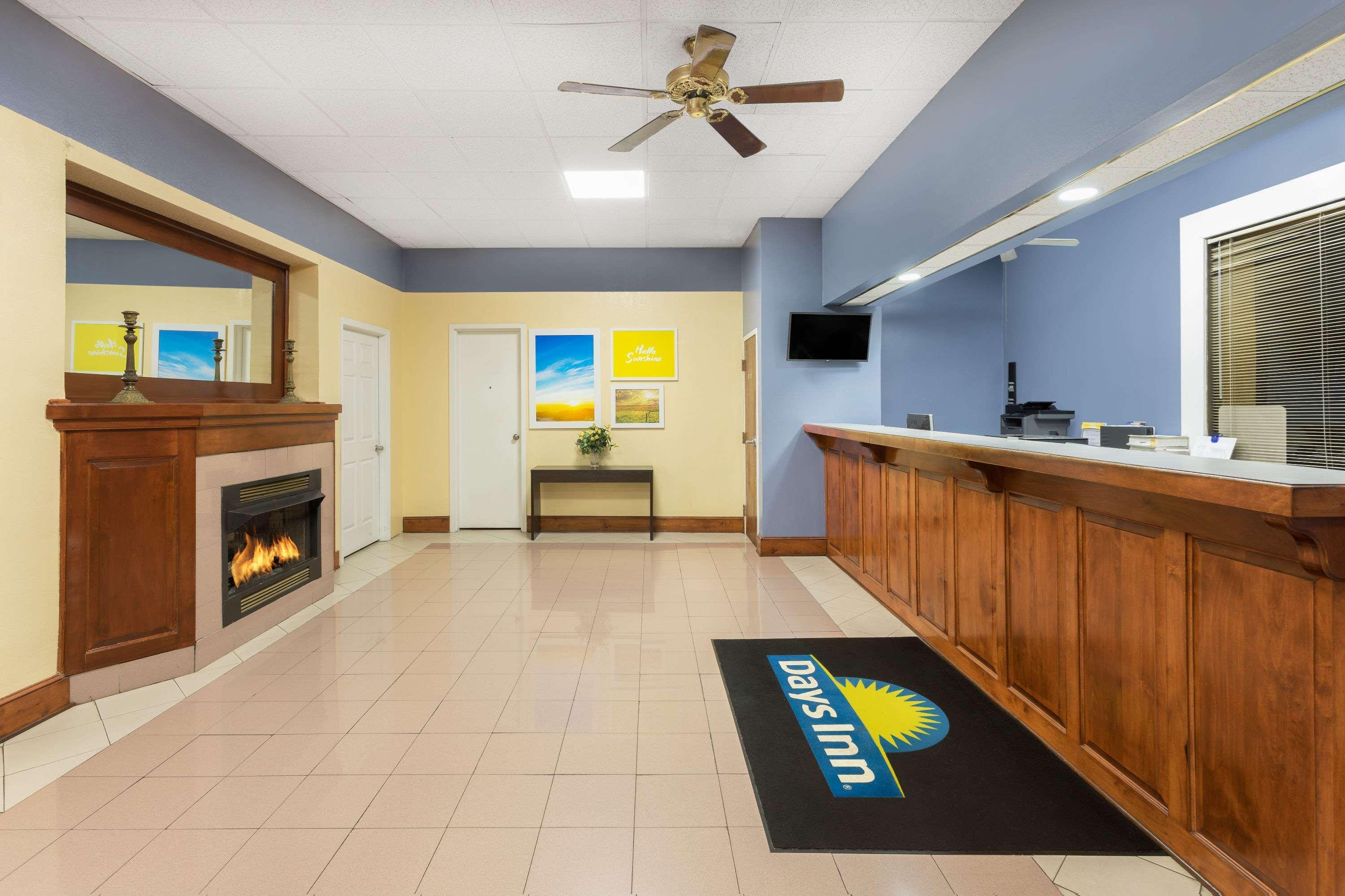 Days Inn By Wyndham Orangeburg South Экстерьер фото