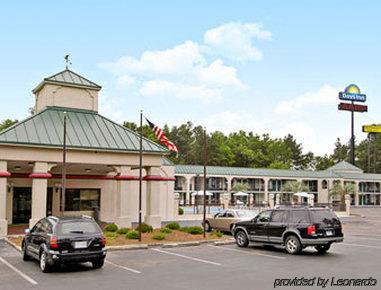 Days Inn By Wyndham Orangeburg South Экстерьер фото