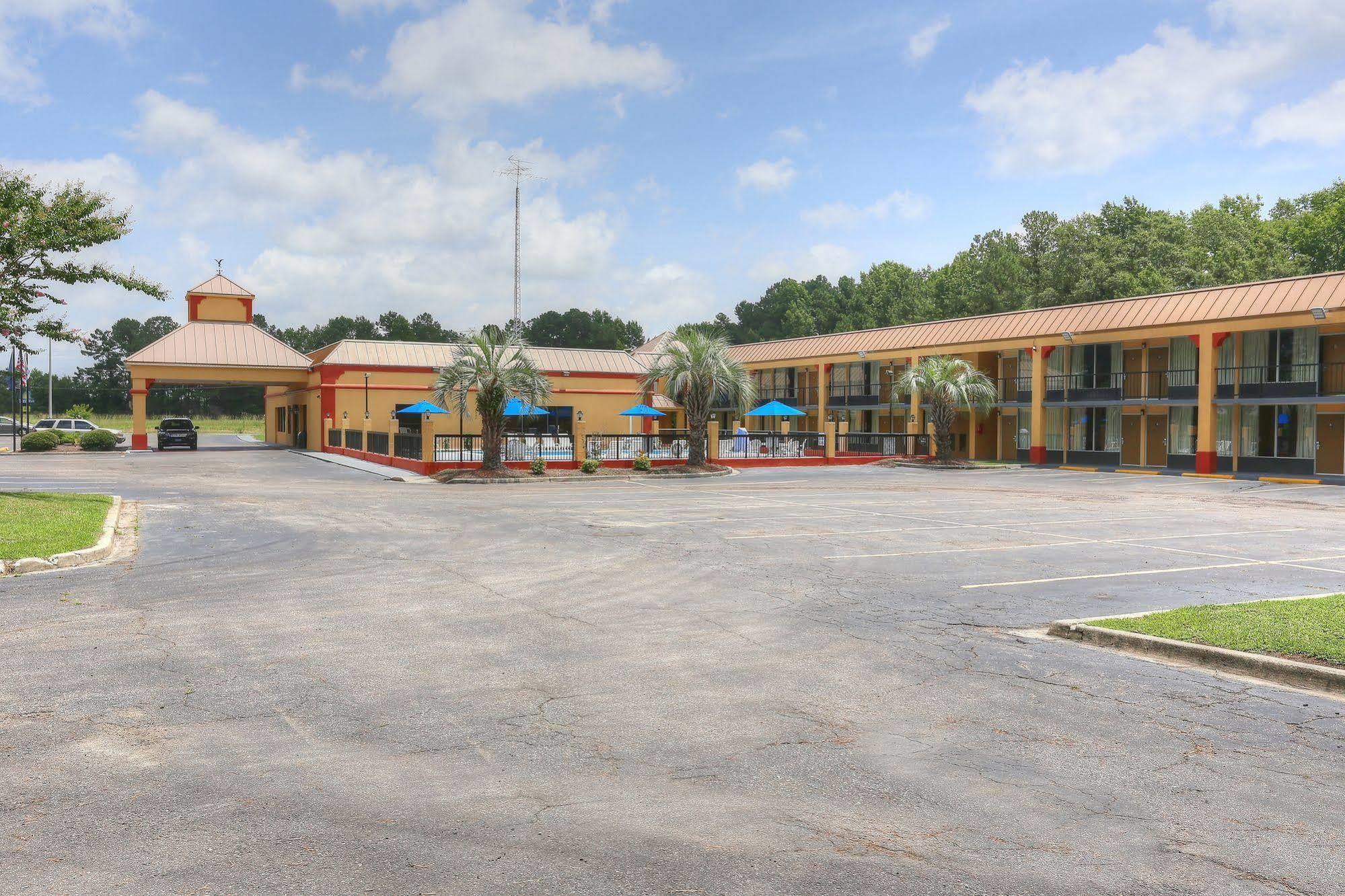 Days Inn By Wyndham Orangeburg South Экстерьер фото